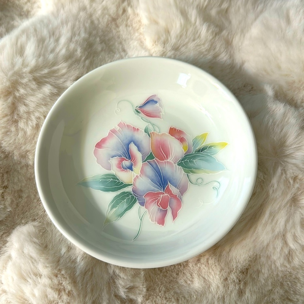 Aynsley Little Sweetheart dish/trinket collectible